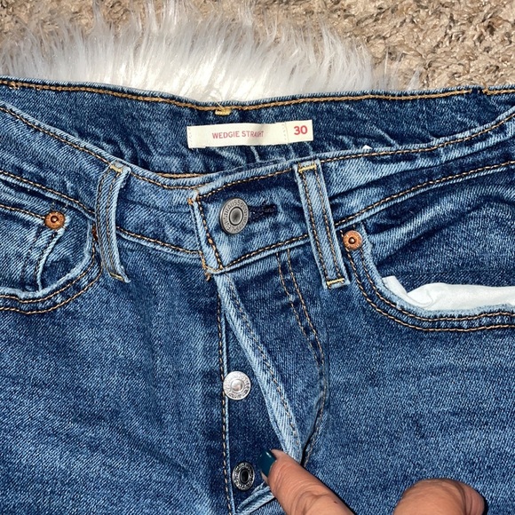 Levi’s Wedgie Straight Distressed, Raw Hem, Button Fly Jeans - Picture 4 of 8